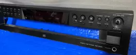 1-681-138-11 SONY Cd Player Faceplate Workin #2